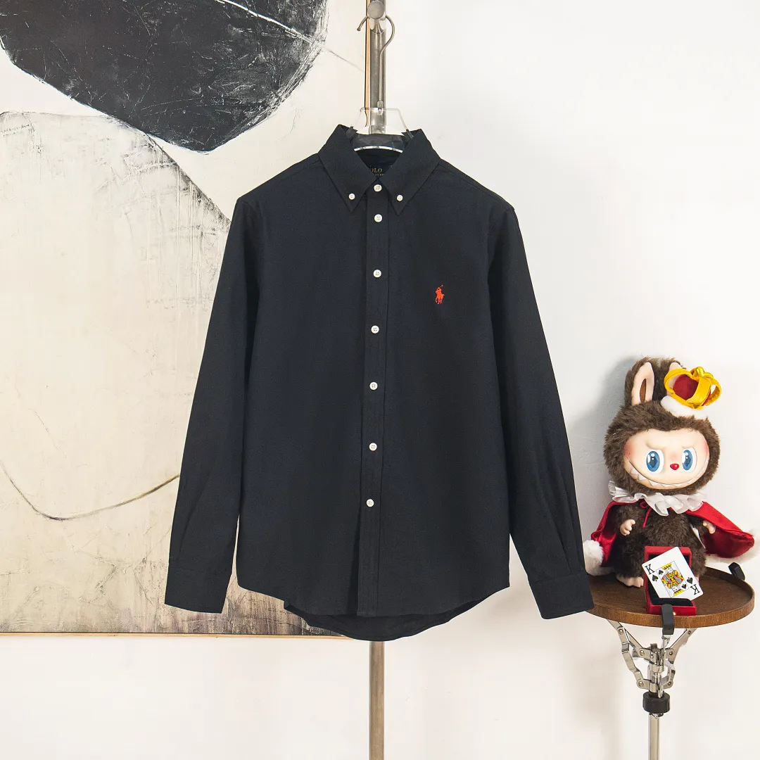 P270 zp version [Exclusive supply] Ralph Lauren/Ralph Lauren's classic evergreen single product 100 cotton Oxford spun old money style casual long-sleeved shirt. 100% restored workmanship. The entire garment is embedded with seams and clean edges. The upper back seams are reorganized for a better fit. ✅ 100 cotton Oxford spun on the face. Pre-wash treatment. The texture is tight and soft. ✅ Custom dyed original pearlescent white bottom buttons. Size partitions. ✅ Special shaped chiffon foil is included in the collar door tube. It is not easy to deform and pull. ✅ RL classic version of the Oxford shirt. The thick and crisp feeling brought by the Oxford cloth. It can be worn alone or as an outer layer. It can be worn in all seasons. It is a must-have item for the wardrobe. Get it with your eyes closed. Color: black, white, pink, blue, carbon gray, khaki, navy blue and red label, dark blue and white label (8 colors) Size: S M L XL Number: WW10968